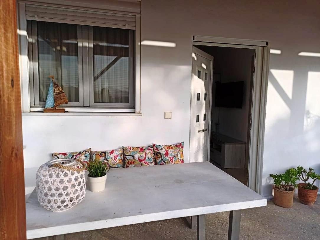 Villa George Sea View With Pool - טריופטרה מראה חיצוני תמונה